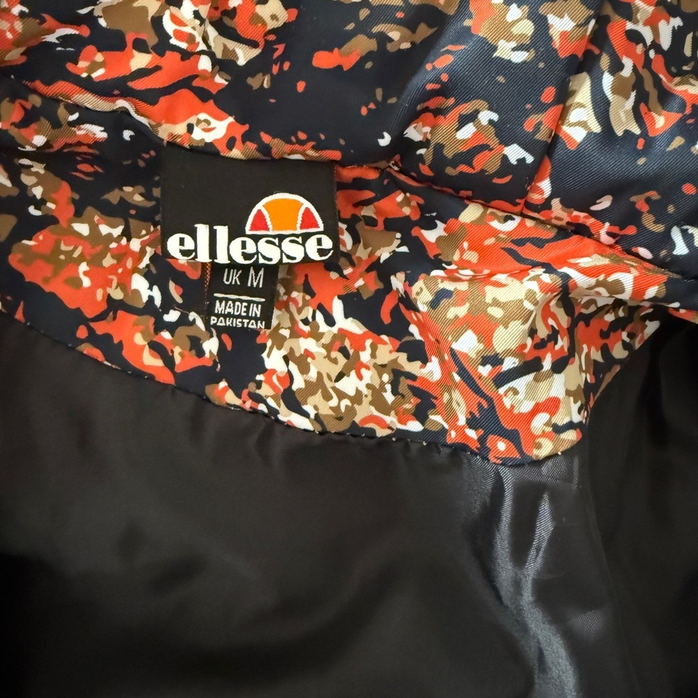 Ellesse Reversible Puffer Jacket – Black & Floral – Size M - Picture 9 of 11